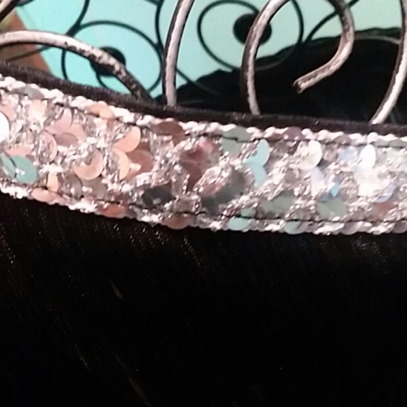 Linguirie Fringe Skirt - Picture 3 of 8